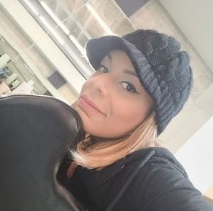 Meet your Posher, Claudia